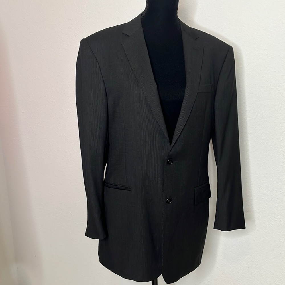 Ralph Lauren men’s pinstripe suit jacket. 💯% virgin wool
